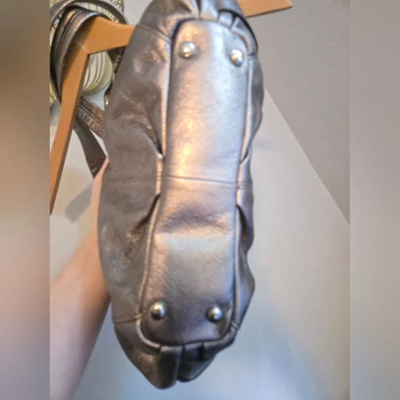 B. Makowsky Silver Shoulder Bag with Versatile Design - Picture 3 of 9